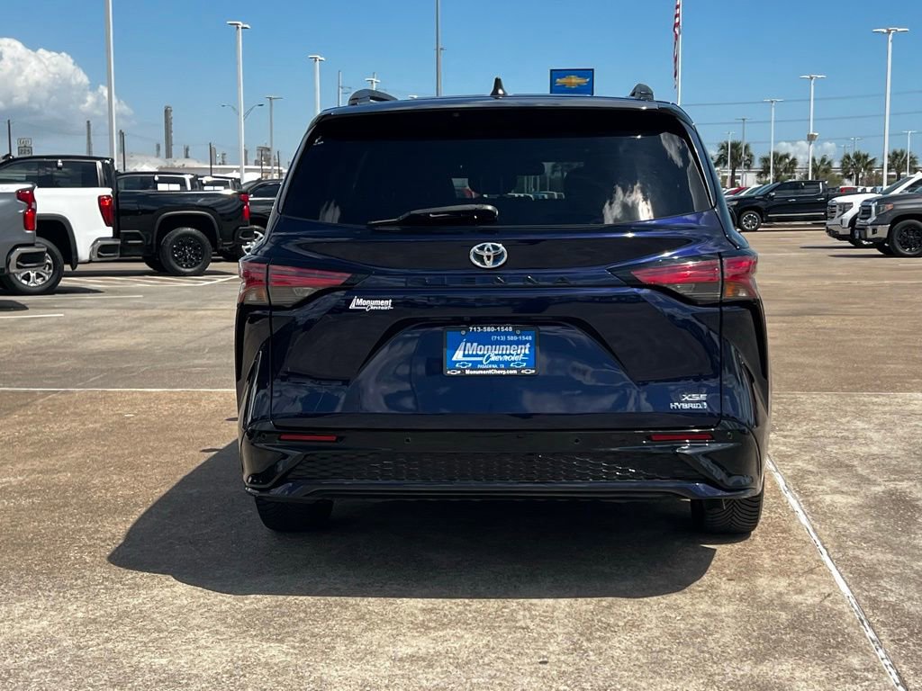 Used 2022 Toyota Sienna XSE image 22