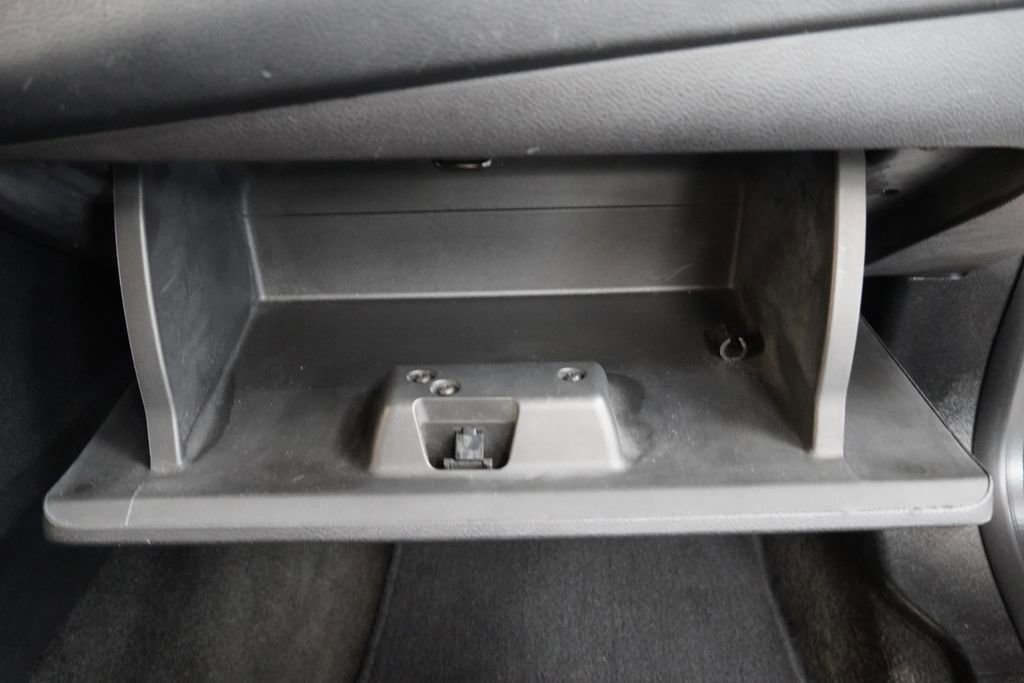 Used 2012 Chrysler 200 Limited FWD image 22