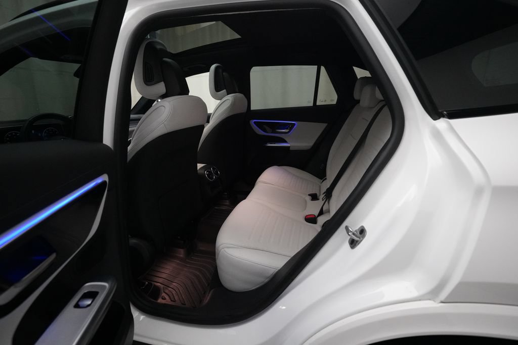 Used 2025 Mercedes-Benz GLC 300 4MATIC image 16