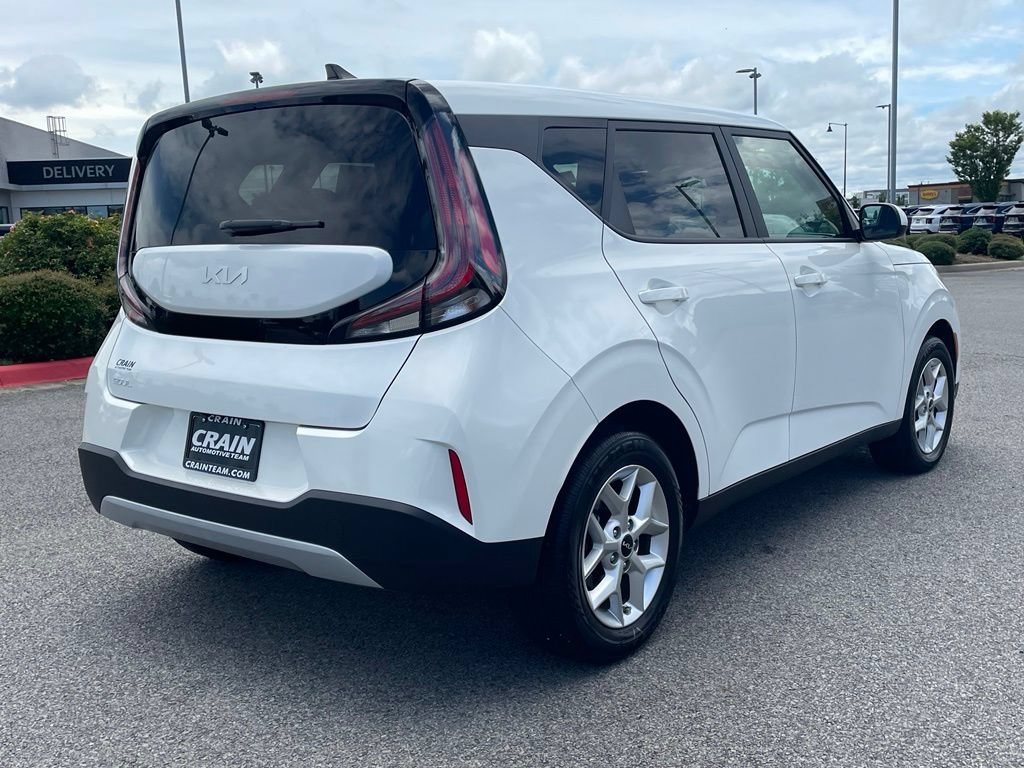 Used 2023 Kia Soul LX w/ Option Group 015 FWD image 8