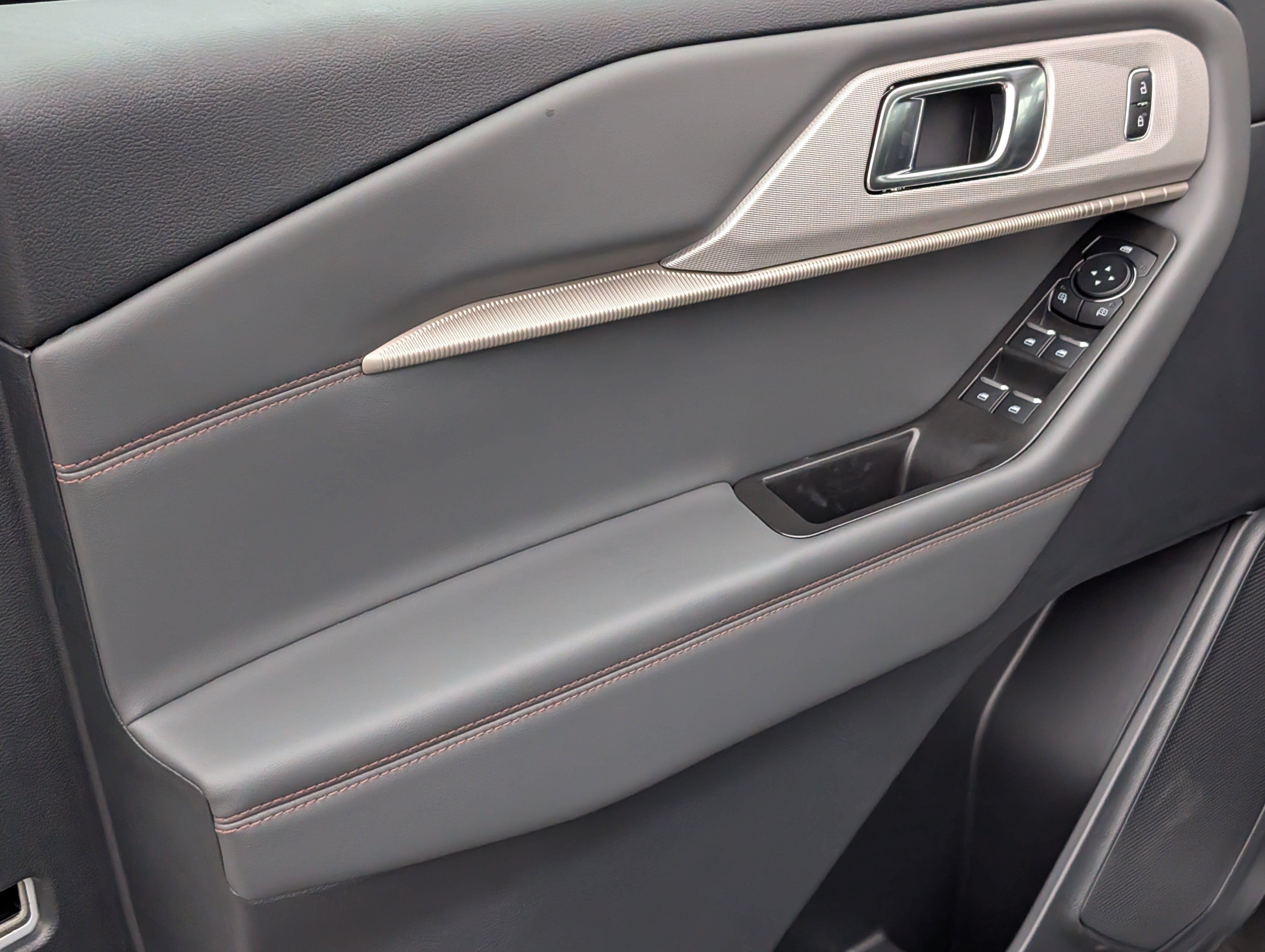 New 2026 Ford Explorer Active RWD image 17
