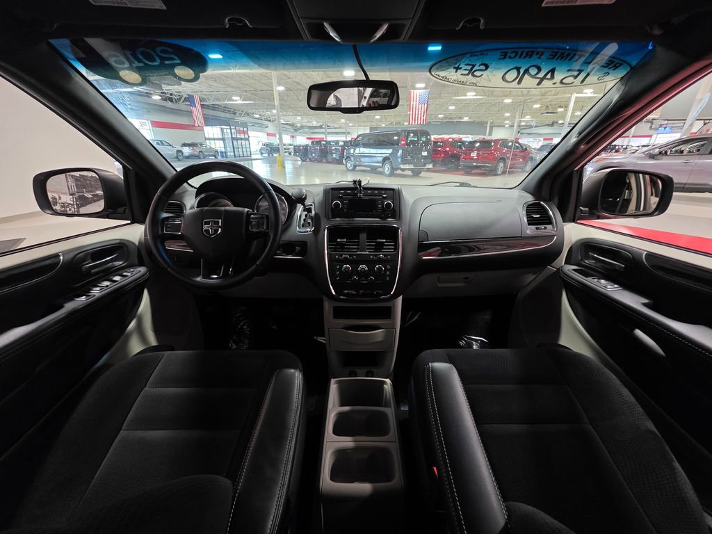 Used 2016 Dodge Grand Caravan SE FWD image 17
