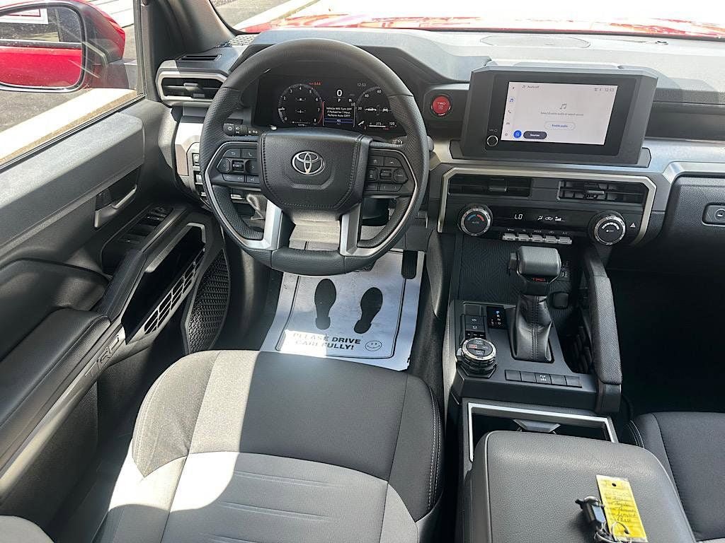 Certified 2025 Toyota Tacoma TRD Off-Road AWD/4WD image 20