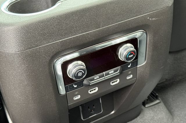 Used 2024 GMC Yukon Denali Ultimate AWD/4WD image 45