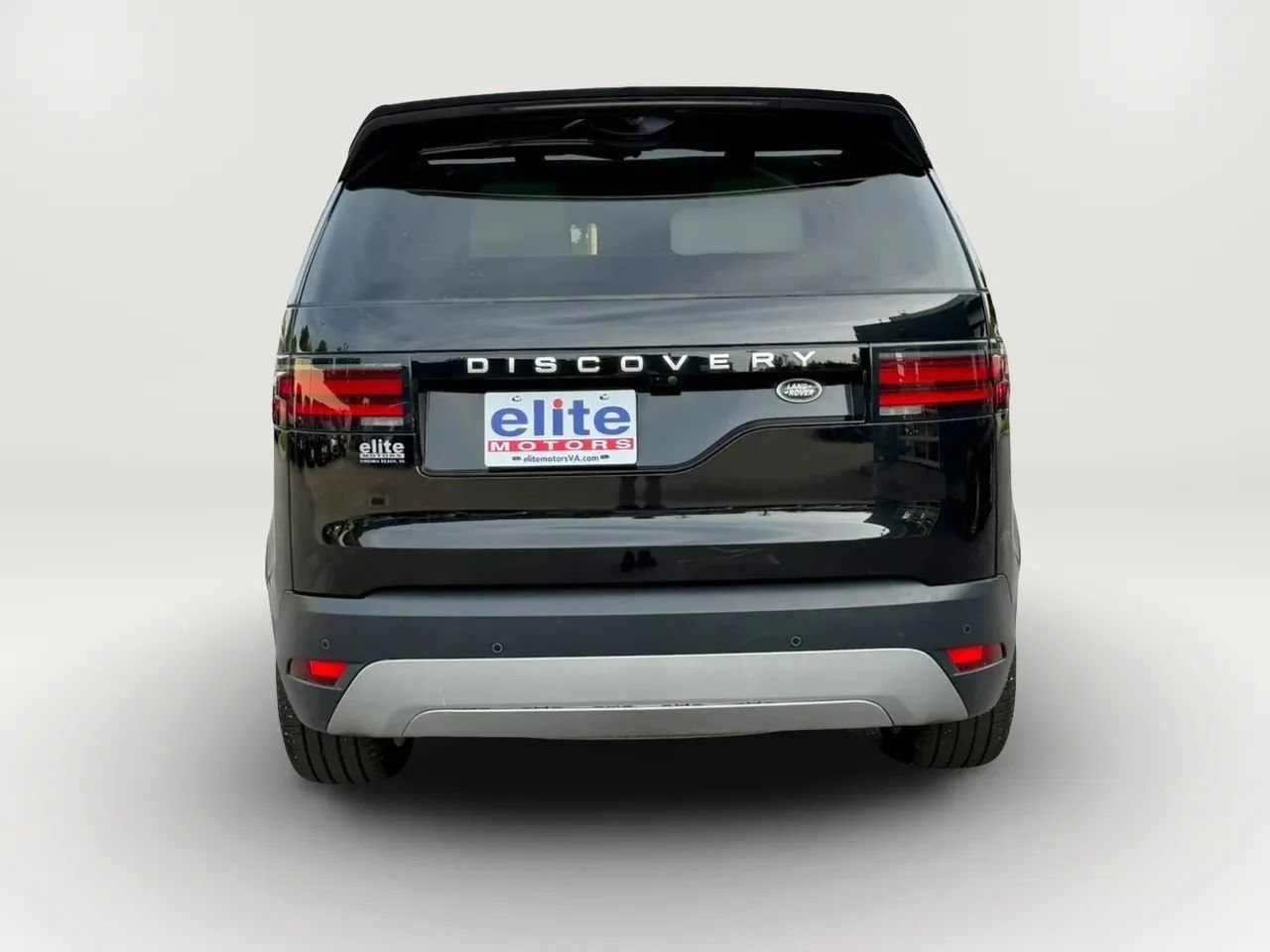 Used 2023 Land Rover Discovery S AWD/4WD image 6
