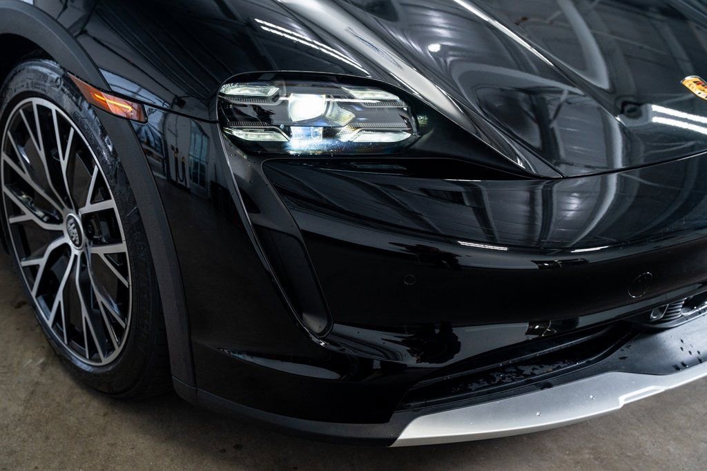 Used 2024 Porsche Taycan 4S w/ Premium Package image 17