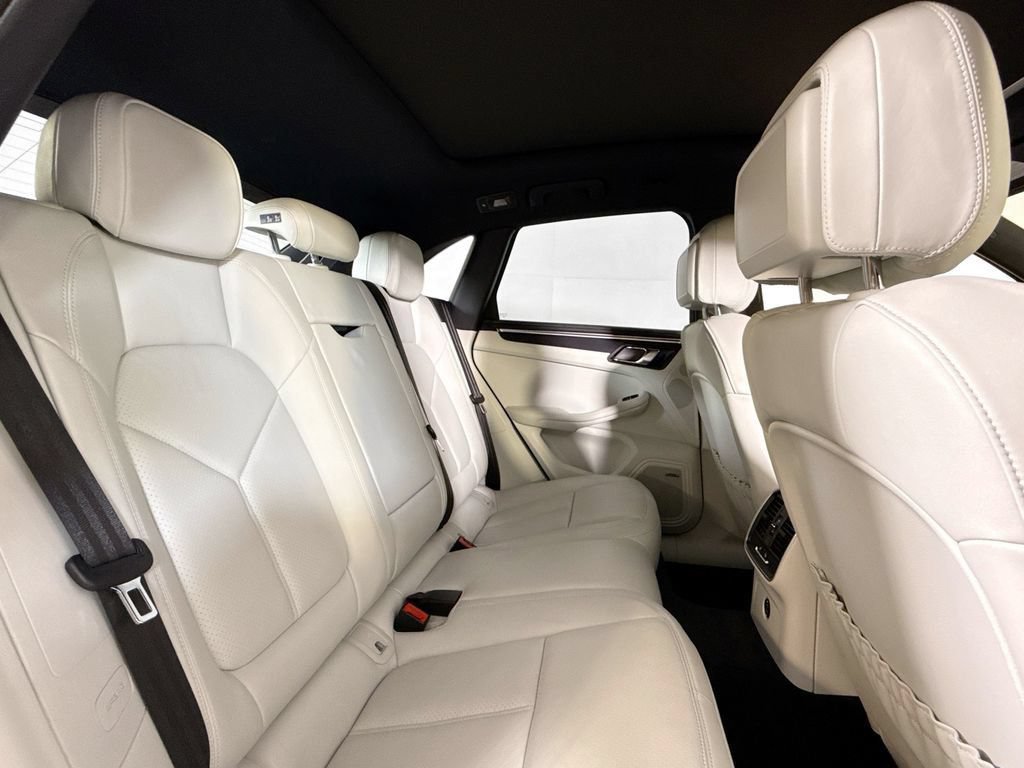 Certified 2024 Porsche Macan GTS AWD/4WD image 19