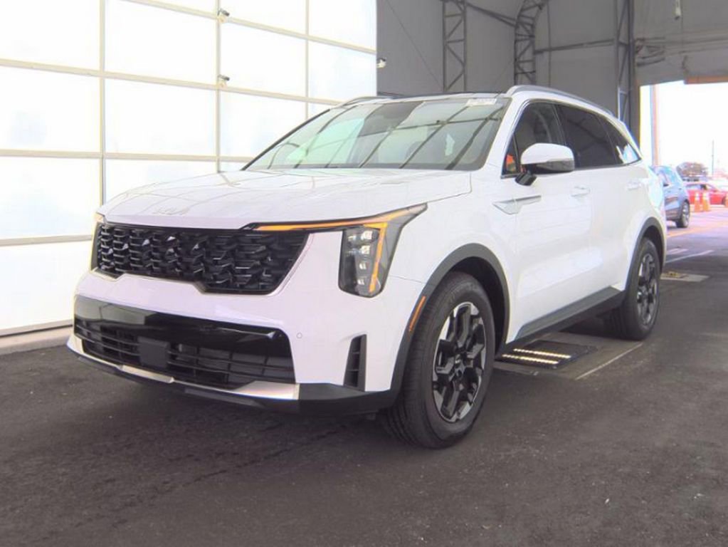 Used 2024 Kia Sorento S w/ Panoramic Sunroof Package image 2