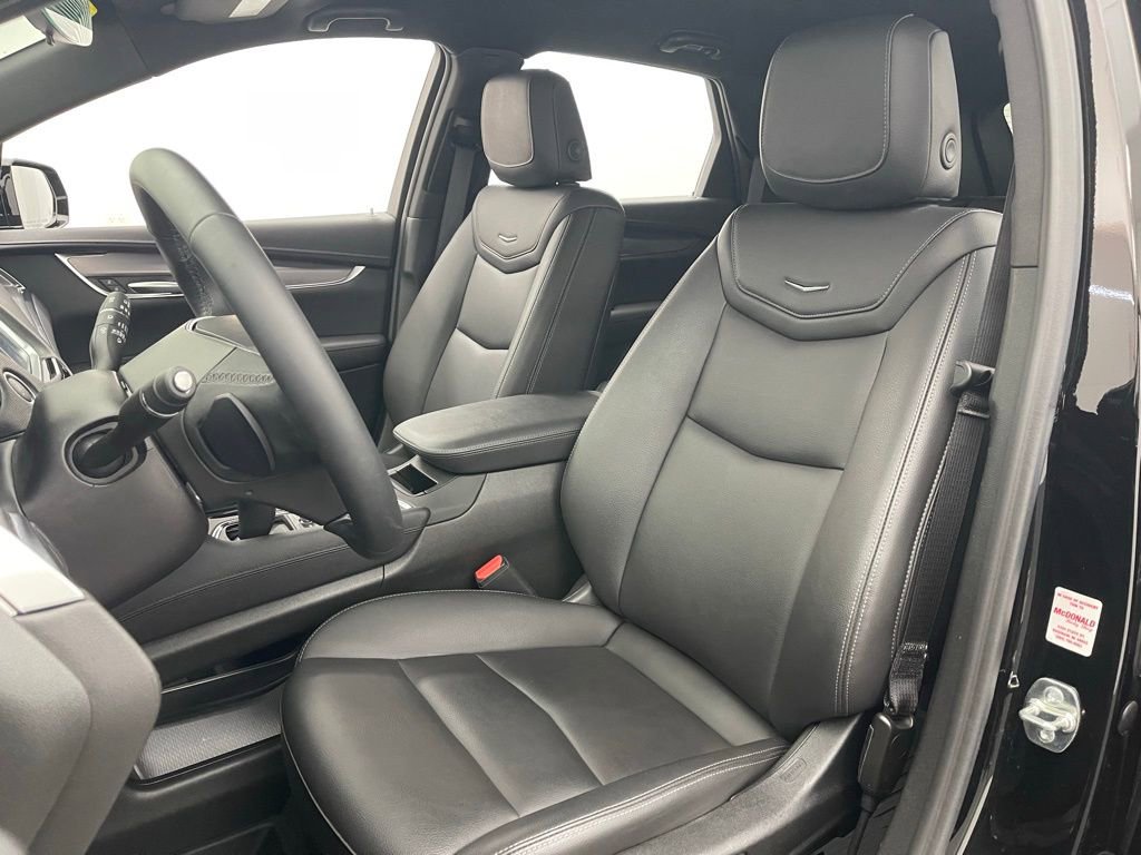 Used 2025 Cadillac XT5 Luxury w/ LPO, Floor Liner Package AWD/4WD image 19