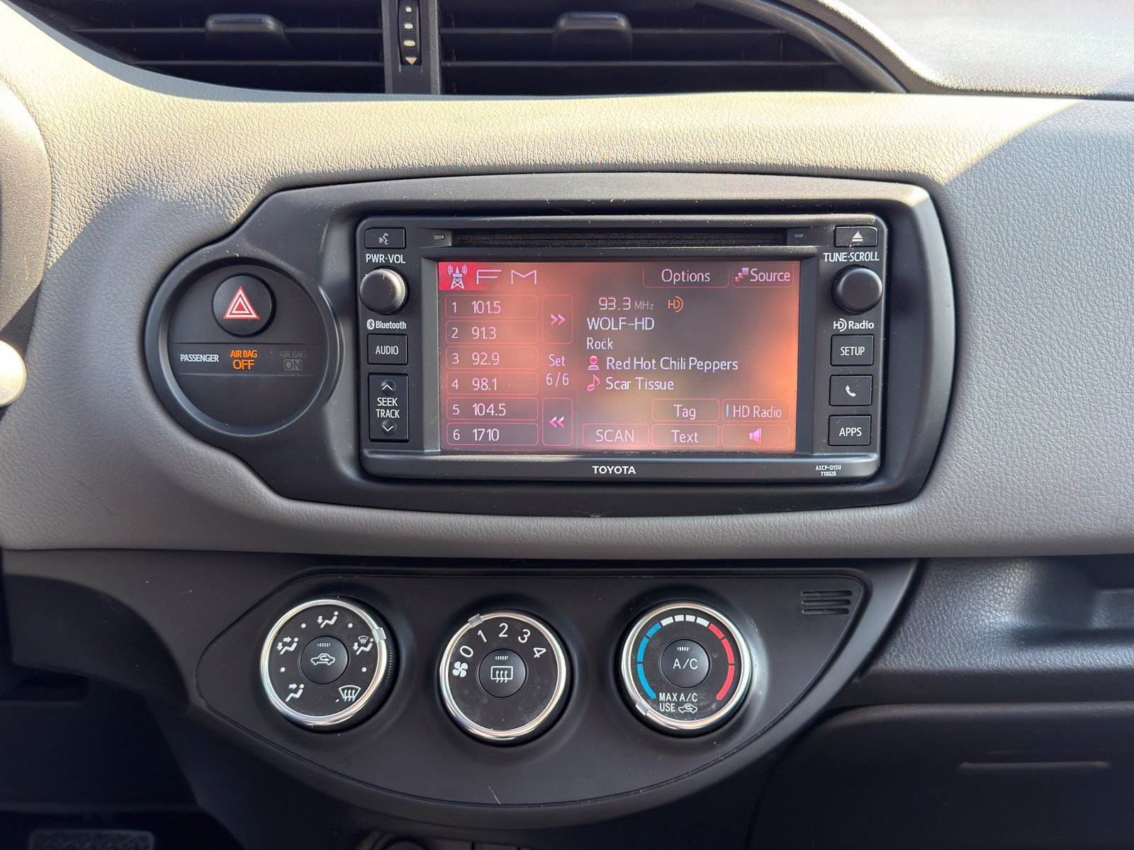 Used 2017 Toyota Yaris L FWD image 22