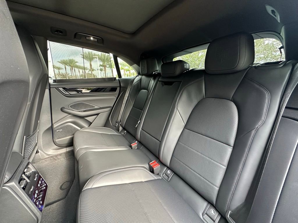 Used 2026 Porsche Macan Electric image 39