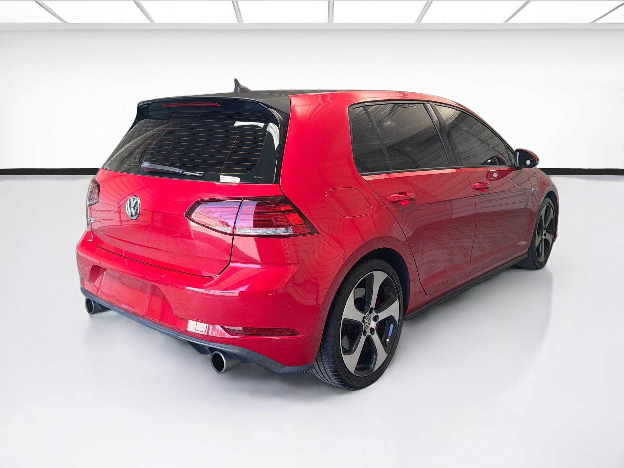 Used 2018 Volkswagen GTI SE w/ SE Leather Package FWD image 4