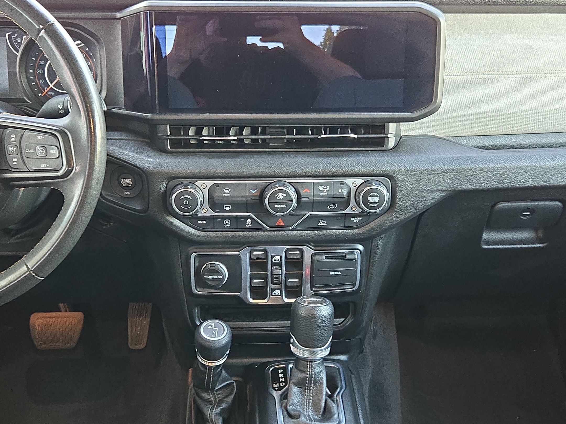 Used 2025 Jeep Gladiator Sport AWD/4WD image 16