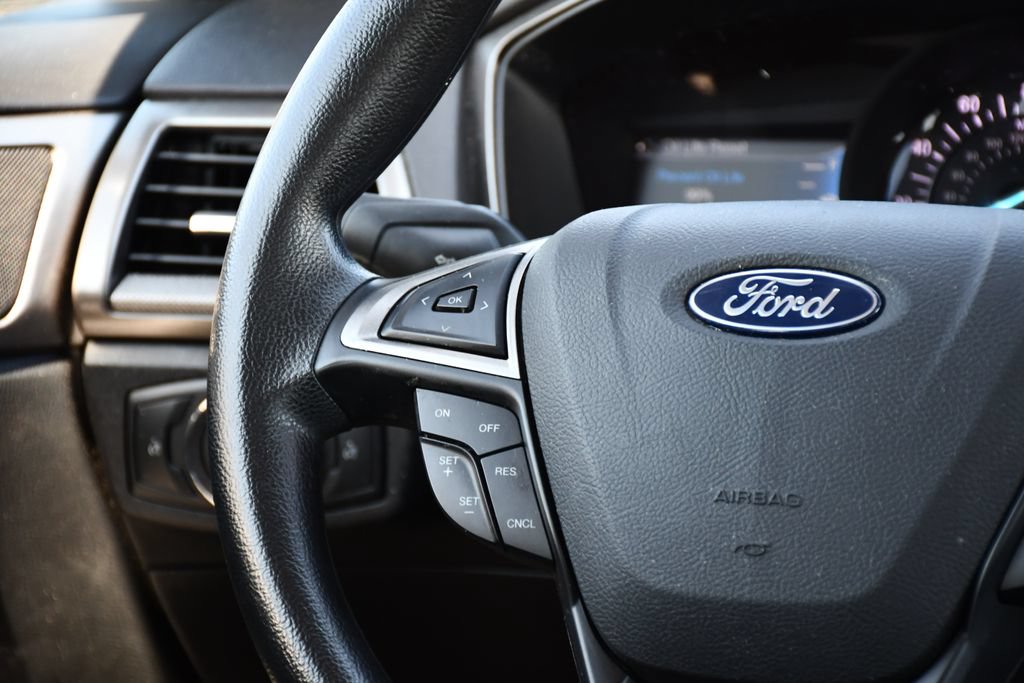 Used 2018 Ford Fusion SE w/ Fusion SE Technology Package FWD image 18