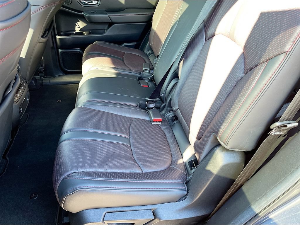 Used 2025 Honda Pilot Black Edition image 26