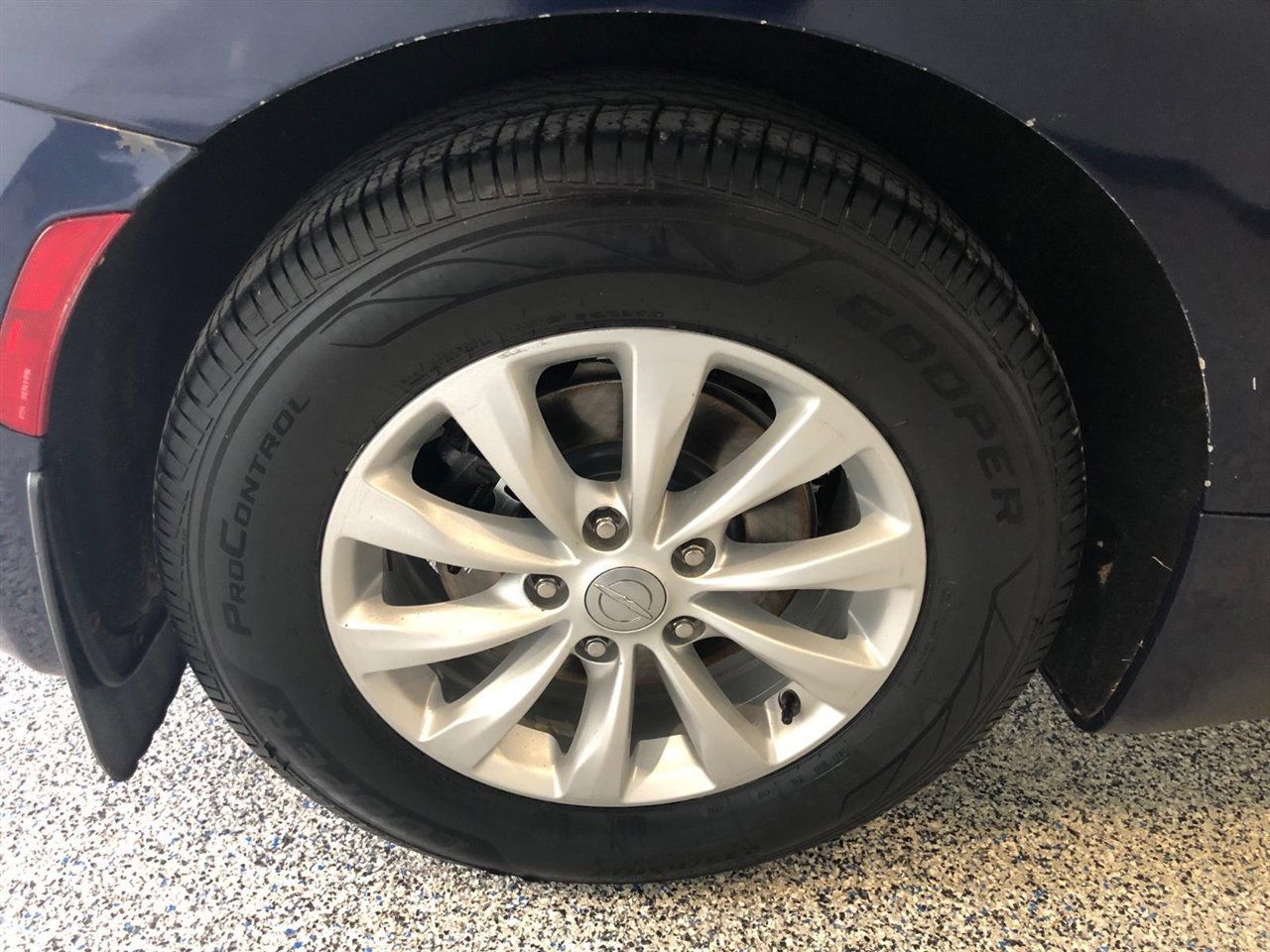 Used 2017 Chrysler Pacifica Touring w/ Tire & Wheel Group image 17
