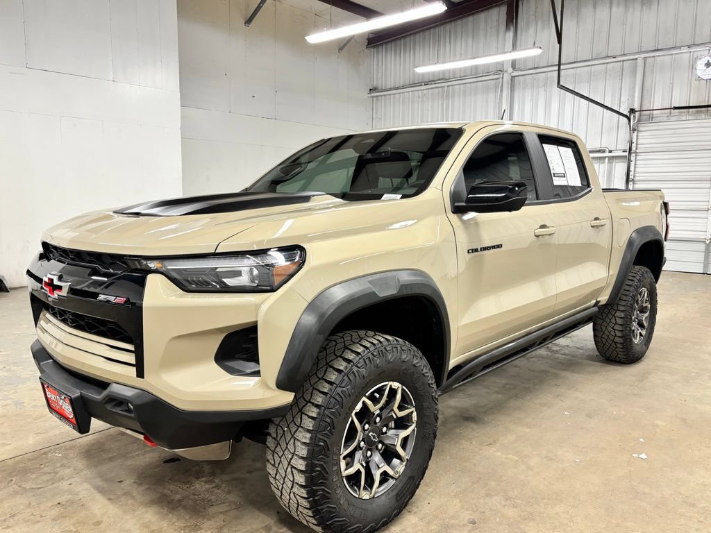 Used 2024 Chevrolet Colorado ZR2 w/ Technology Package AWD/4WD image 4