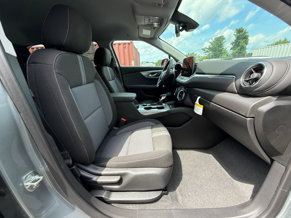 New 2026 Chevrolet Blazer LT w/ Convenience Package FWD image 28