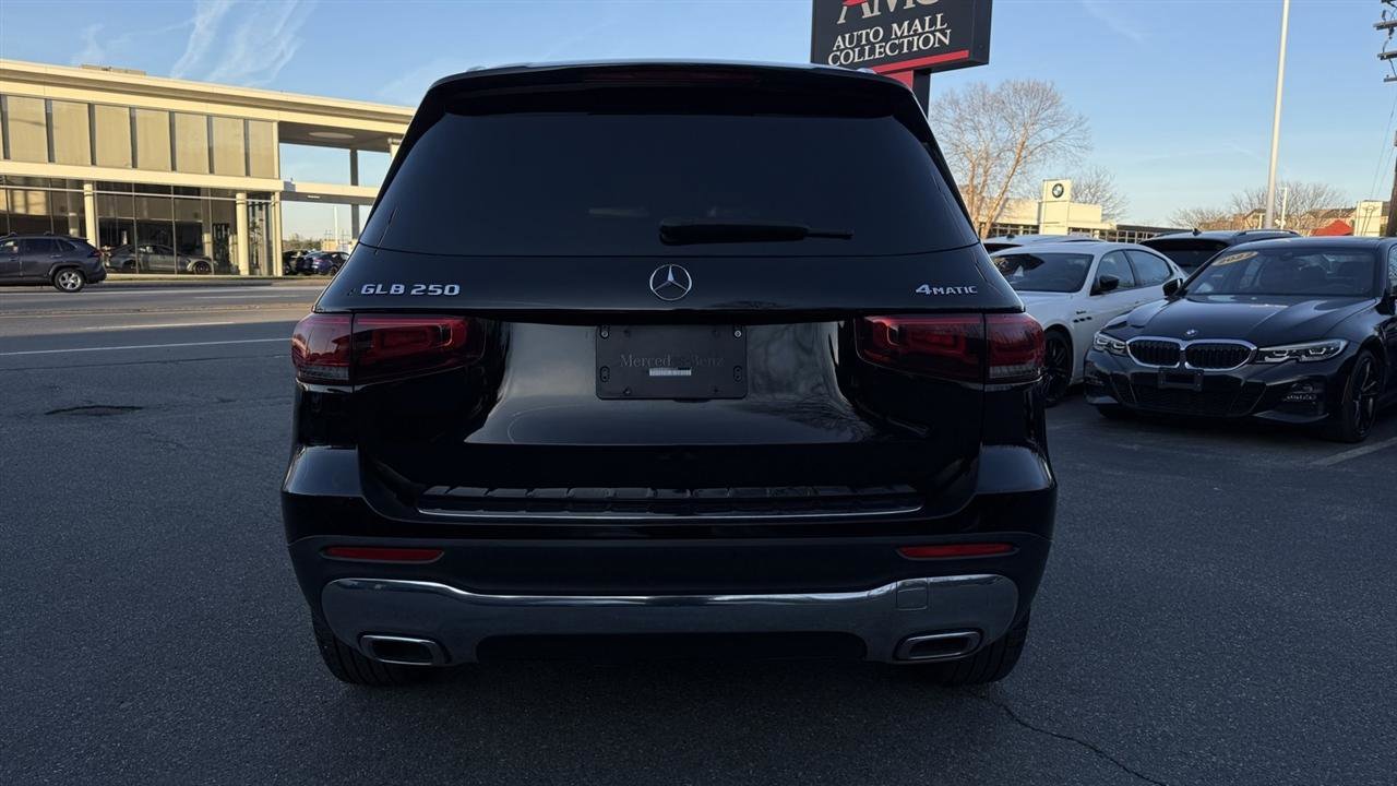 Used 2021 Mercedes-Benz GLB 250 4MATIC w/ Premium Package image 23