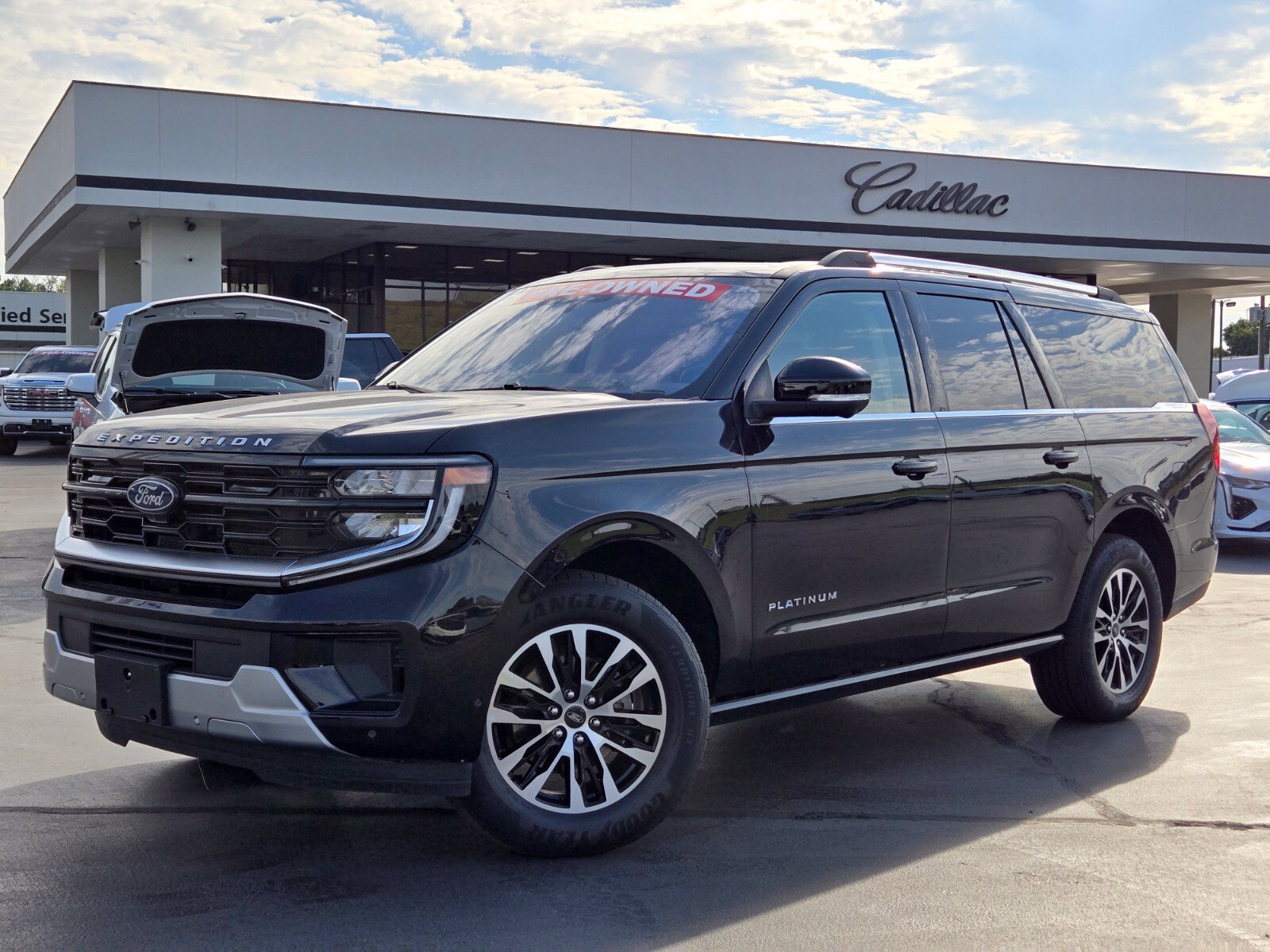 Used 2025 Ford Expedition Max Platinum AWD/4WD image 1