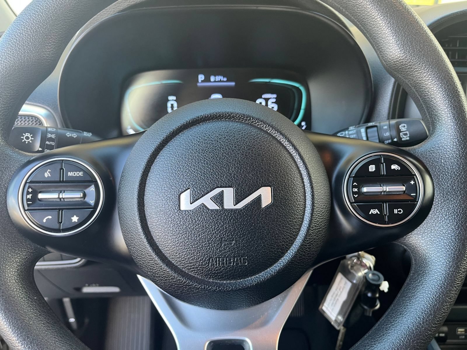 Used 2025 Kia Soul LX w/ LX Technology Package FWD image 25