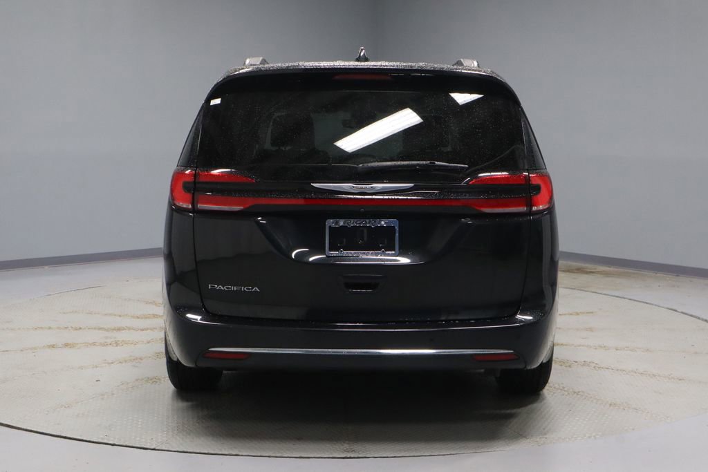 Used 2022 Chrysler Pacifica Touring-L w/ Uconnect Theater Family Group FWD image 11