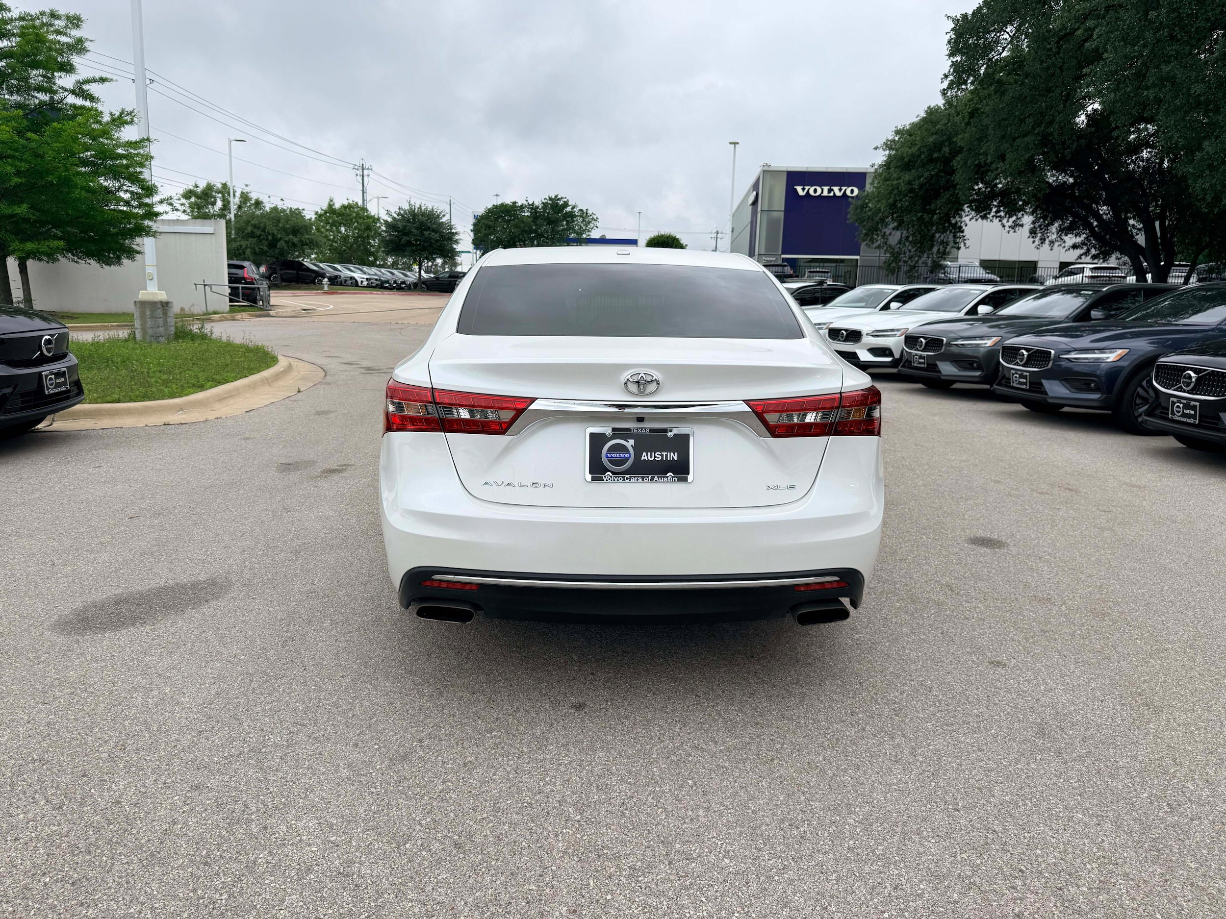 Used 2018 Toyota Avalon XLE Premium FWD image 5