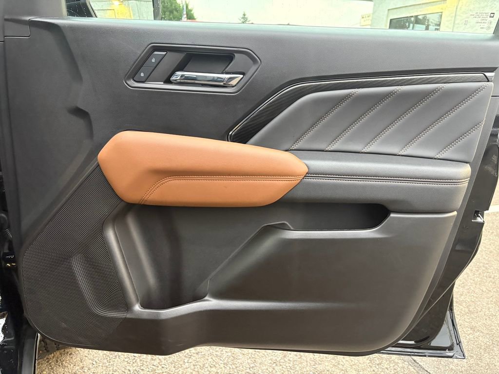 Used 2024 GMC Canyon AT4 image 27