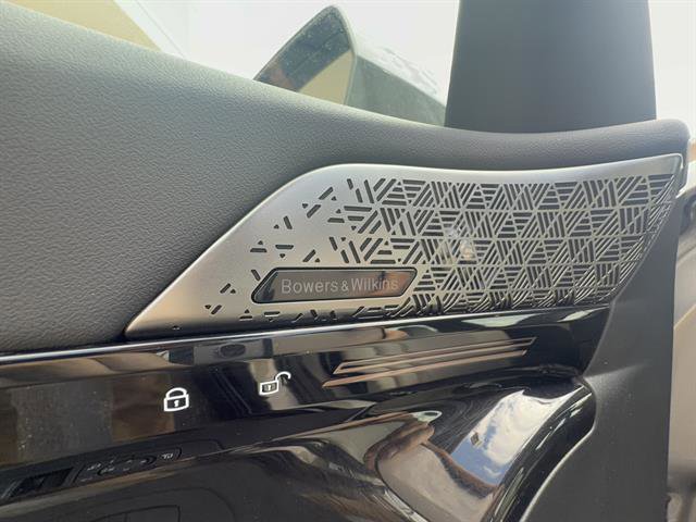 Certified 2024 BMW 530i xDrive w/ M Sport Package image 9