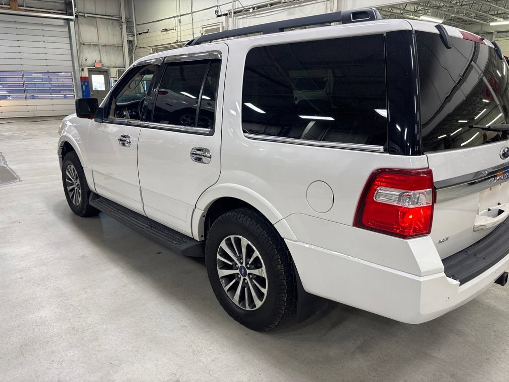 Used 2016 Ford Expedition XLT w/ Equipment Group 202A AWD/4WD image 8