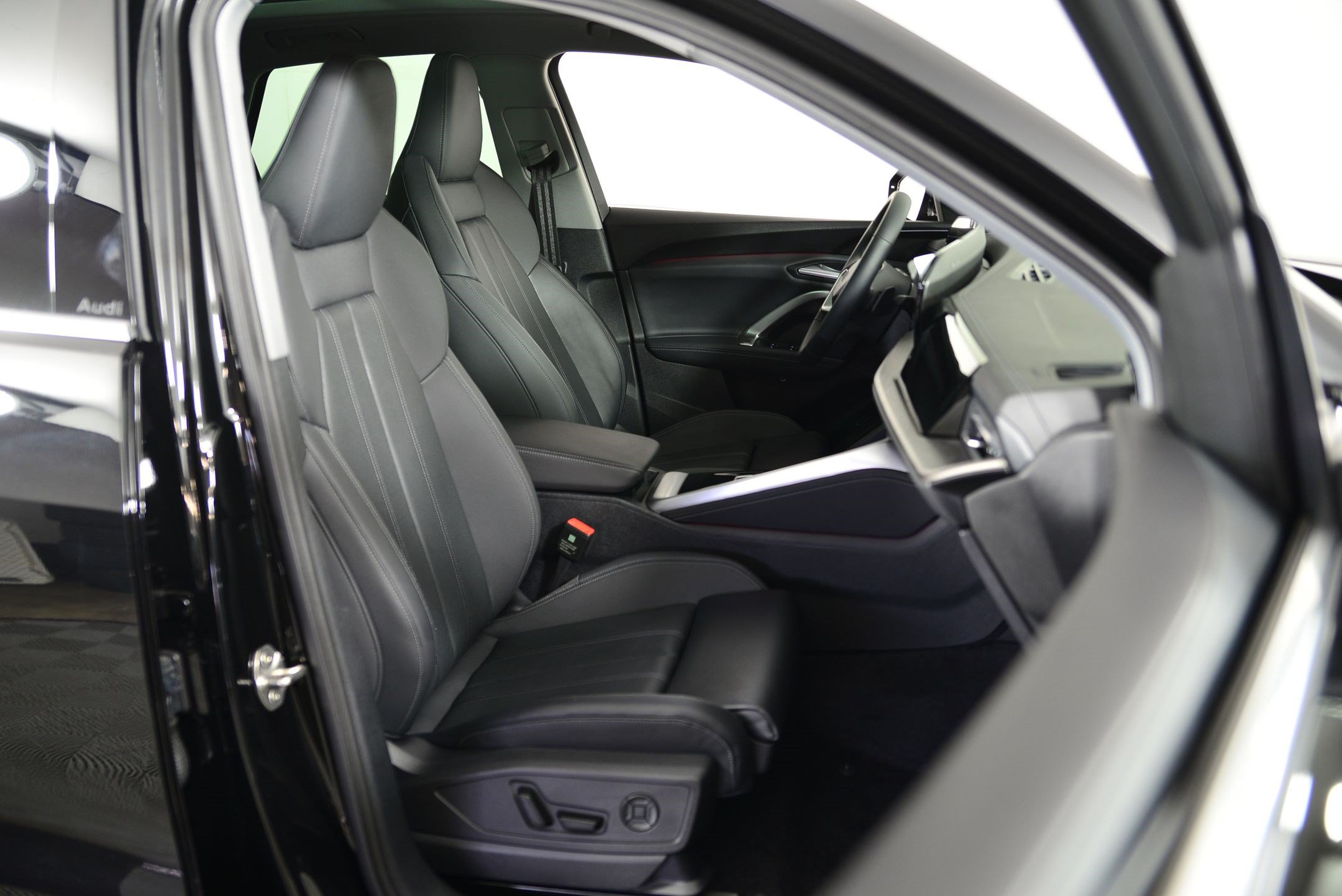 New 2025 Audi Q5 Premium w/ Premium Plus AWD/4WD image 17