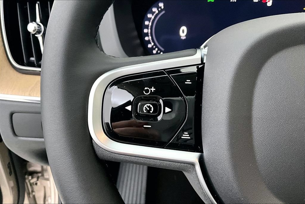 New 2026 Volvo XC60 B5 Core w/ Climate Package AWD/4WD image 14