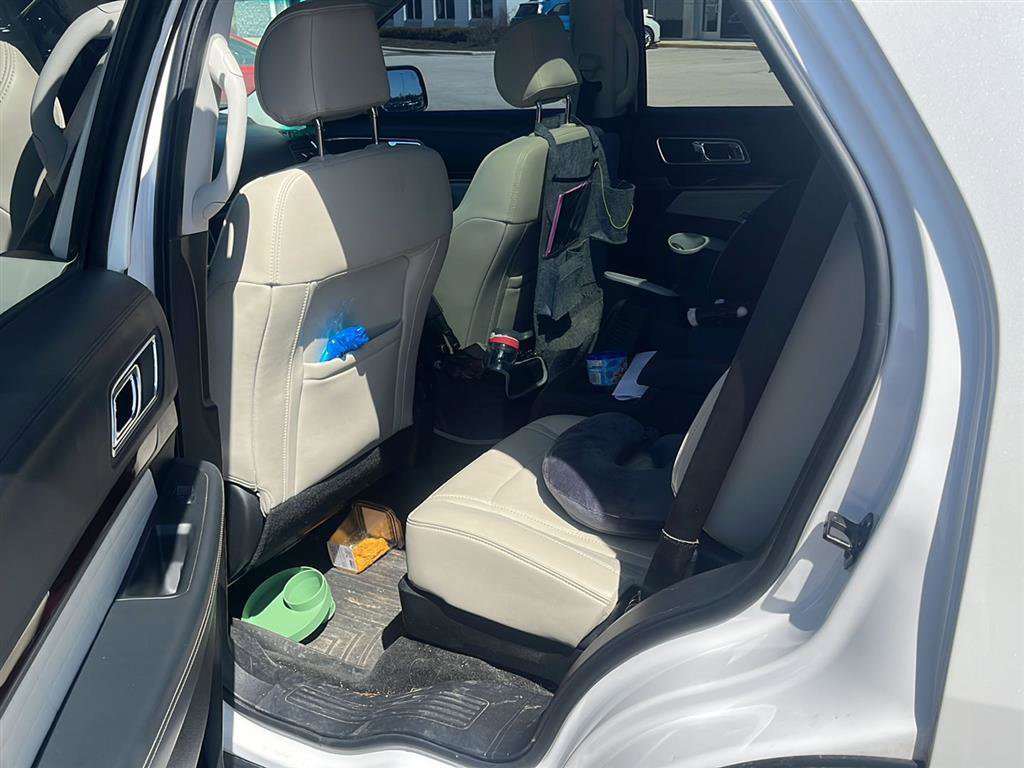 Used 2017 Ford Explorer Platinum image 11