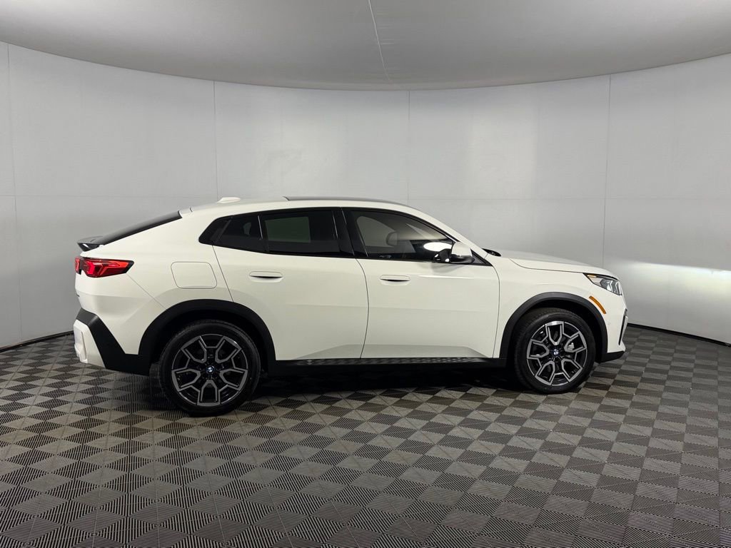 Used 2025 BMW X2 xDrive28i w/ Convenience Package image 4