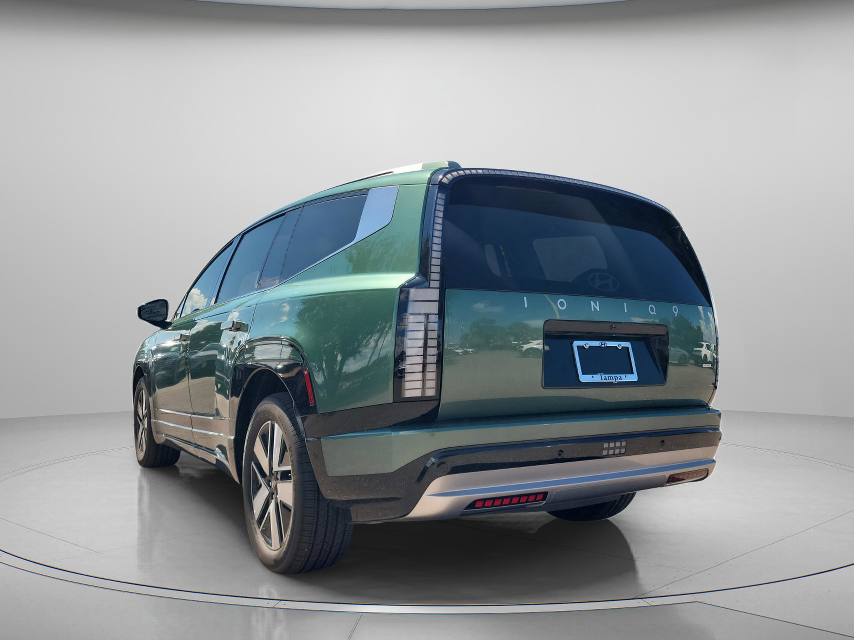 New 2026 Hyundai Ioniq 9 SEL image 3