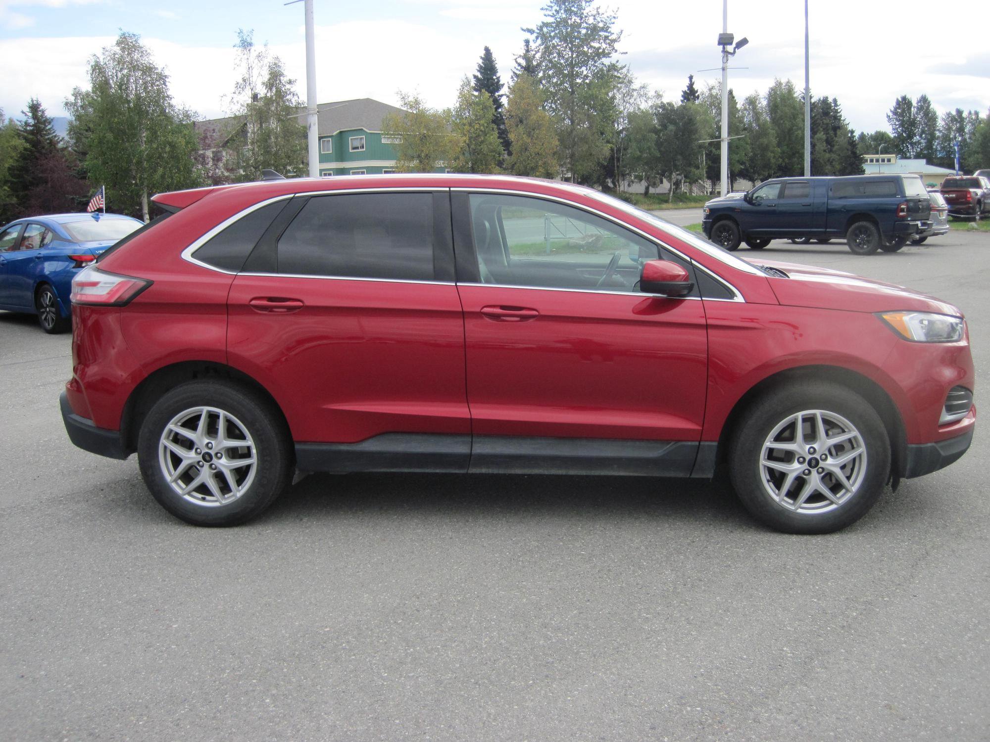 Used 2024 Ford Edge SEL image 4