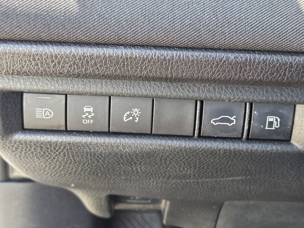 Used 2025 Toyota Camry LE FWD image 25