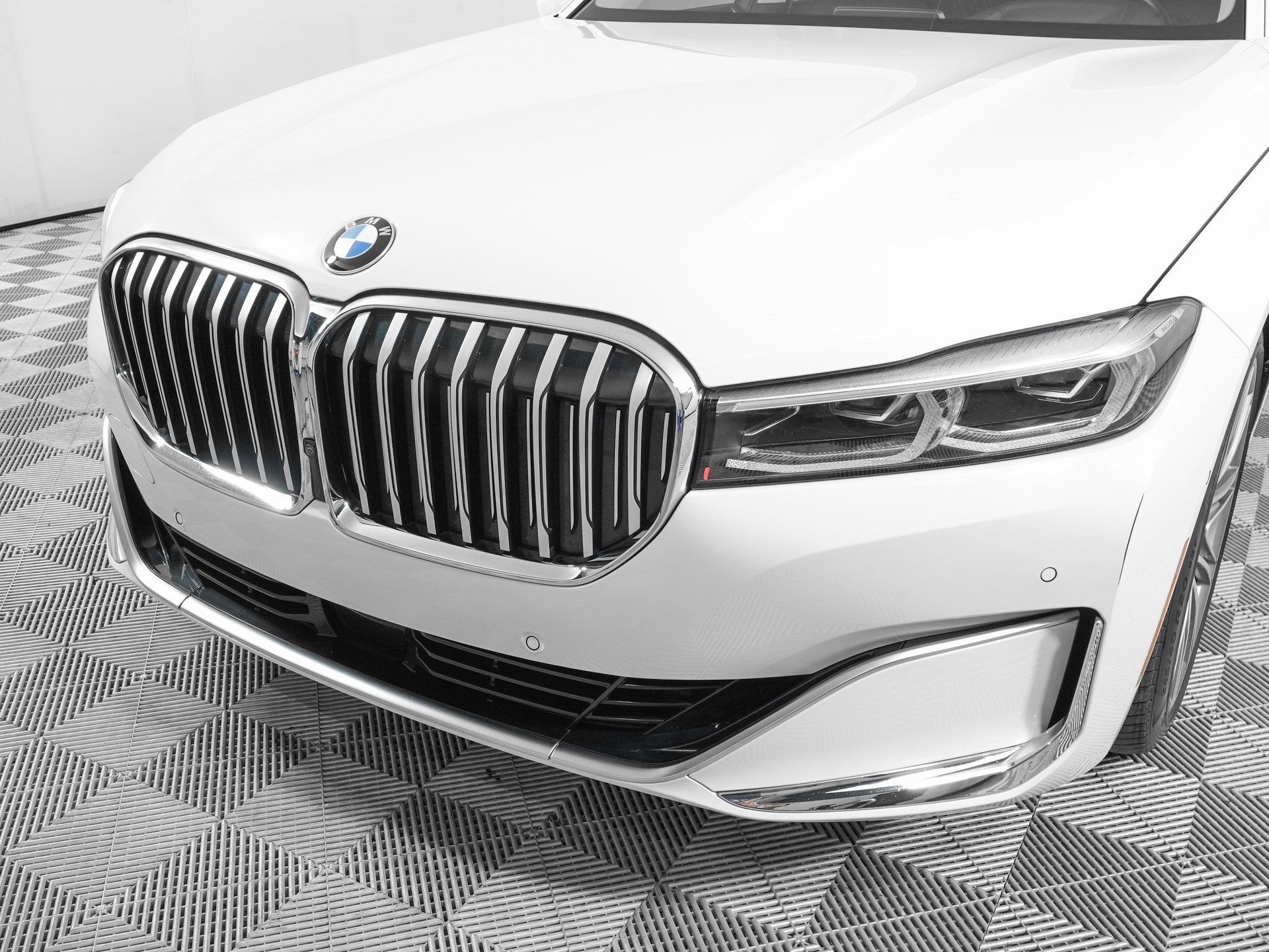 Used 2022 BMW 750i xDrive image 31