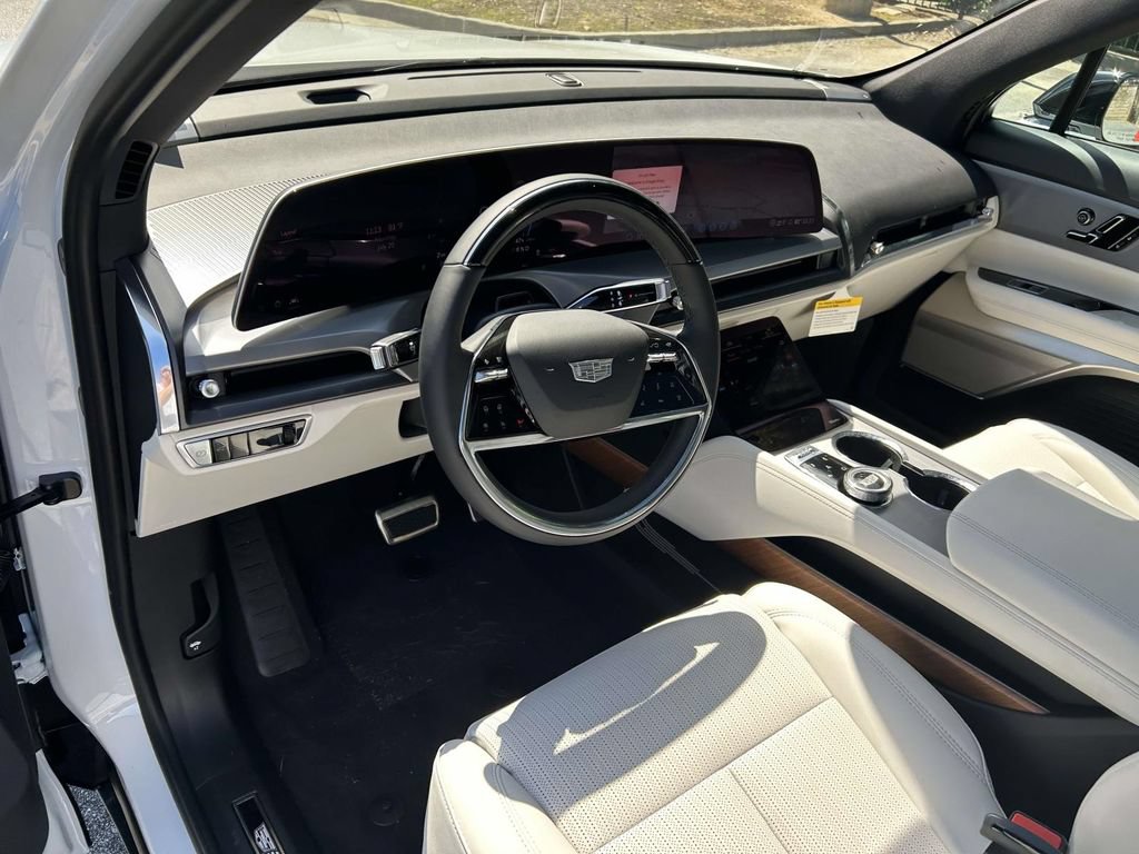 New 2027 Cadillac Vistiq Sport w/ LPO, Floor Liner Package AWD/4WD image 20