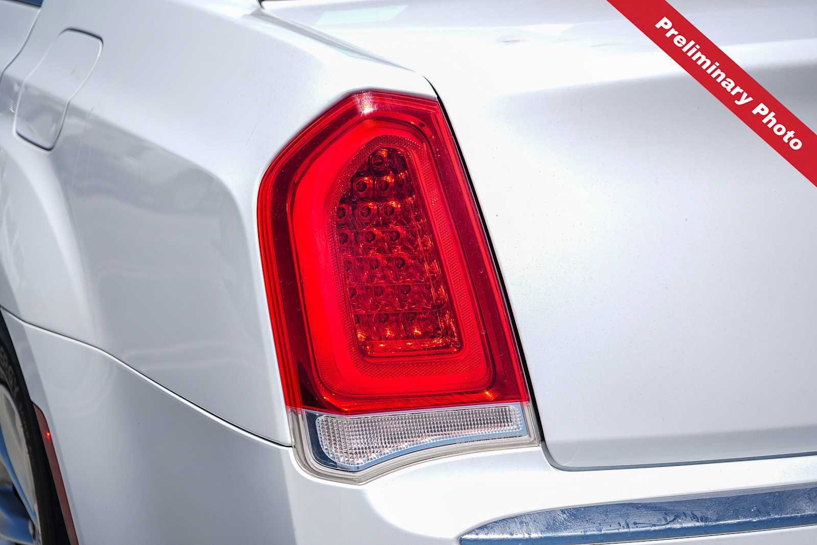 Used 2016 Chrysler 300 Limited RWD image 9