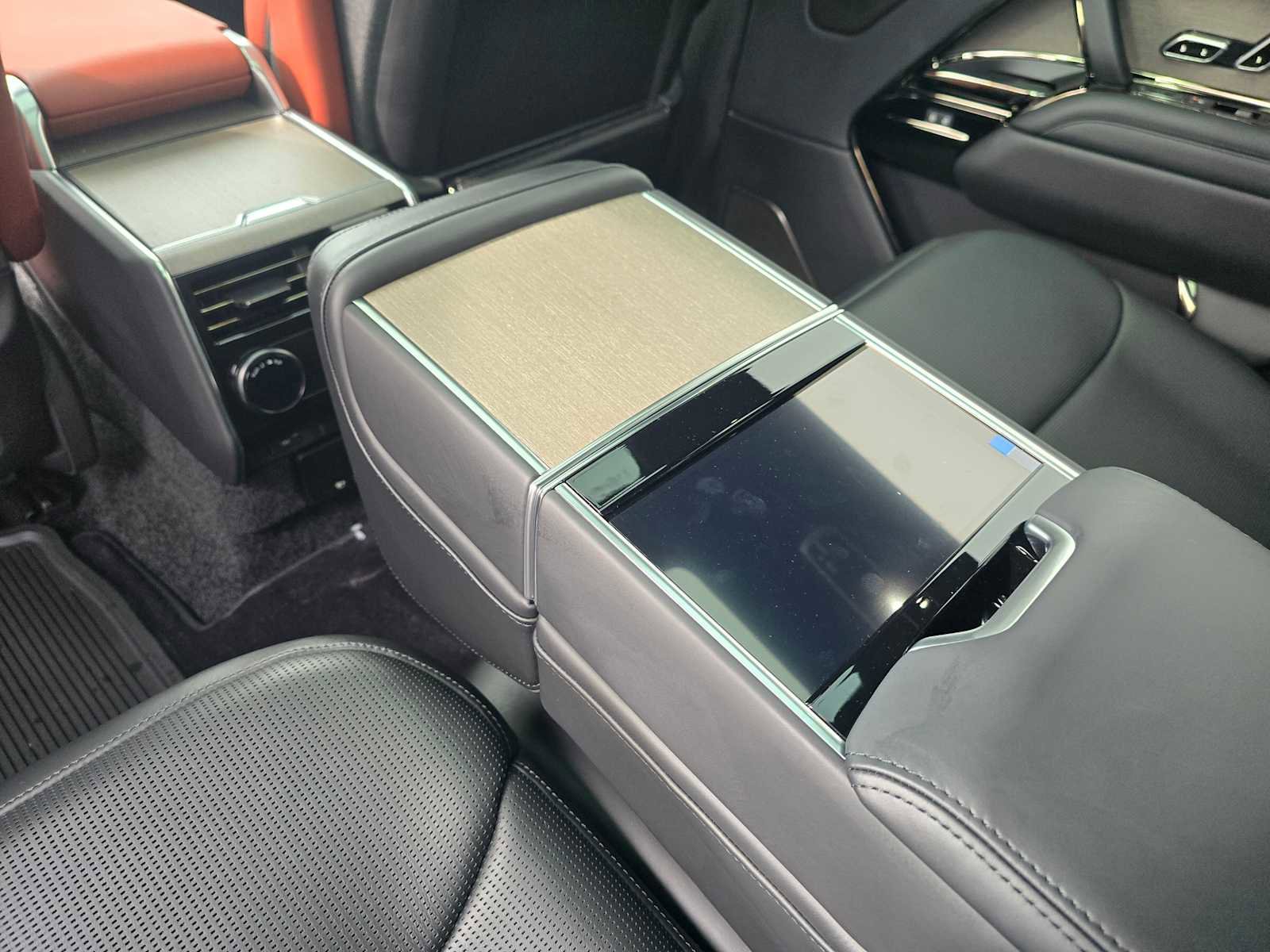 New 2026 Land Rover Range Rover SV image 22