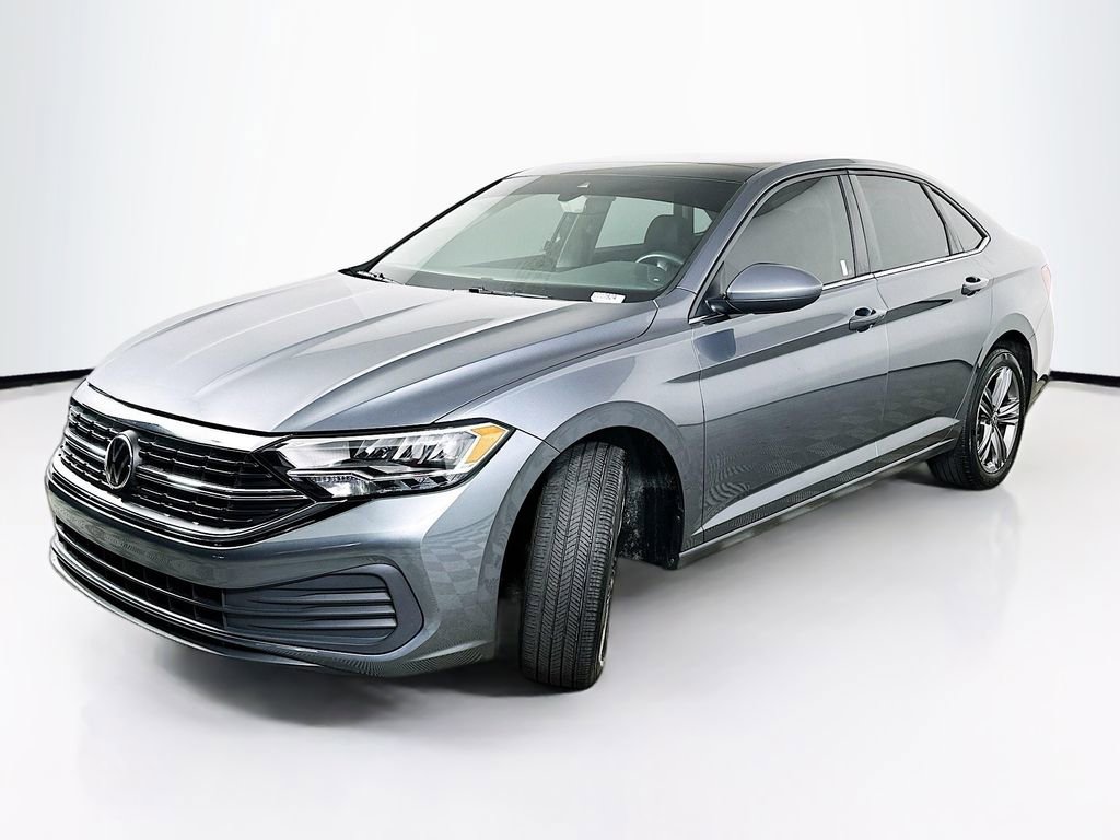 Used 2022 Volkswagen Jetta SE w/ Panoramic Sunroof Package FWD image 2
