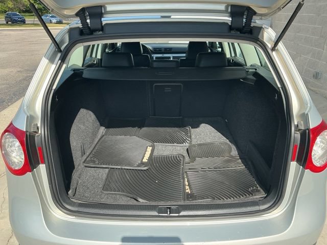 Used 2010 Volkswagen Passat Komfort FWD image 24