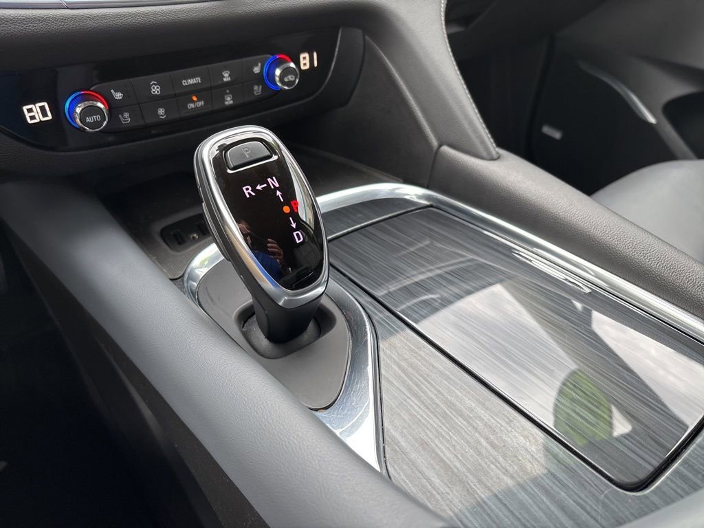 Used 2018 Buick Enclave Premium w/ LPO, Hit The Road Package AWD/4WD image 25