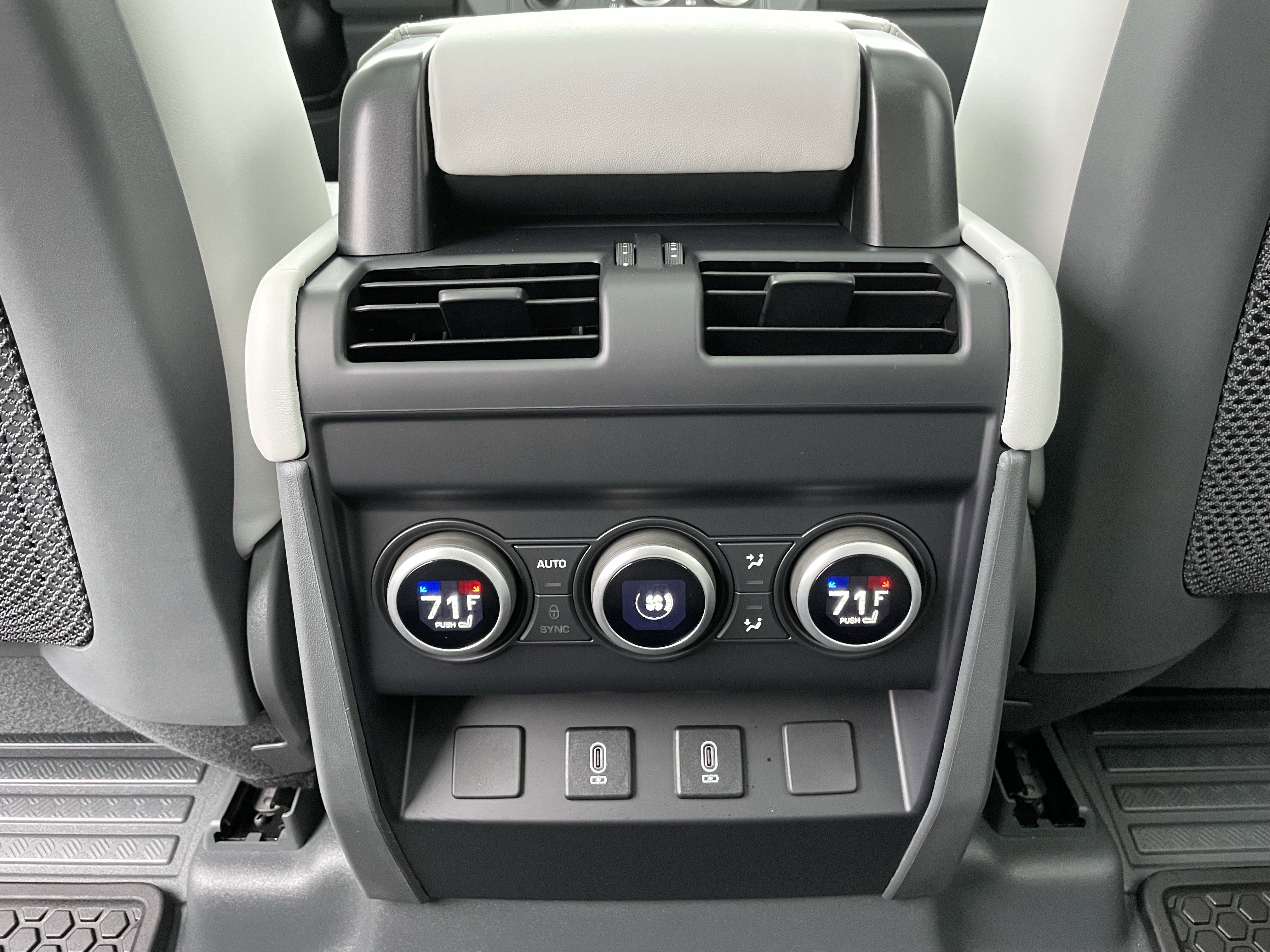 New 2026 Land Rover Defender 110 X-Dynamic SE image 26