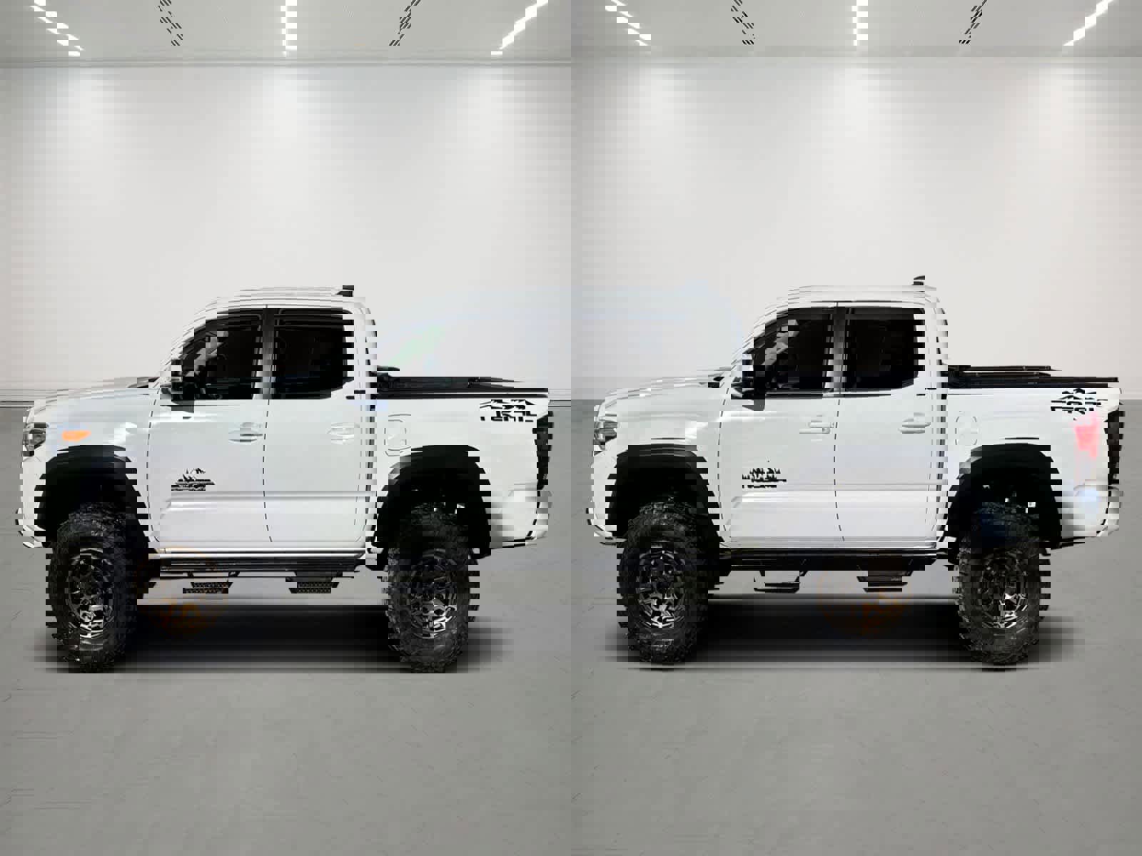 Used 2023 Toyota Tacoma 4x4 Double Cab w/ Trail Edition image 3