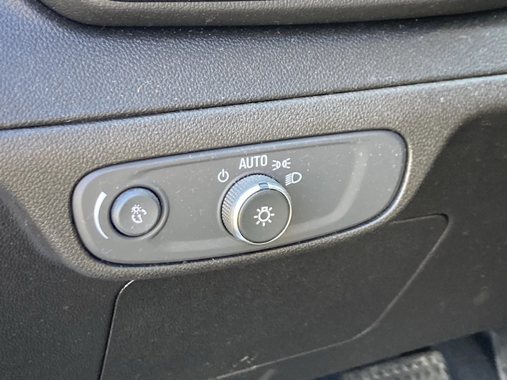 Used 2022 Chevrolet Bolt EUV LT w/ Comfort Package image 18