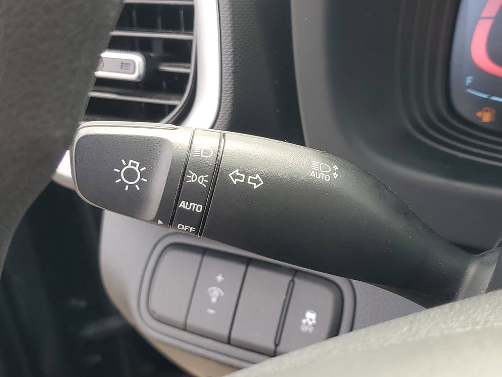Used 2026 Hyundai Venue SE FWD image 22