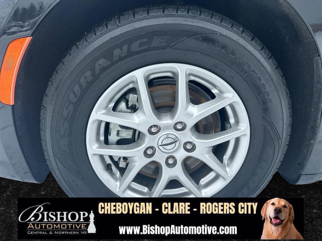 Used 2023 Chrysler Pacifica Touring-L image 24