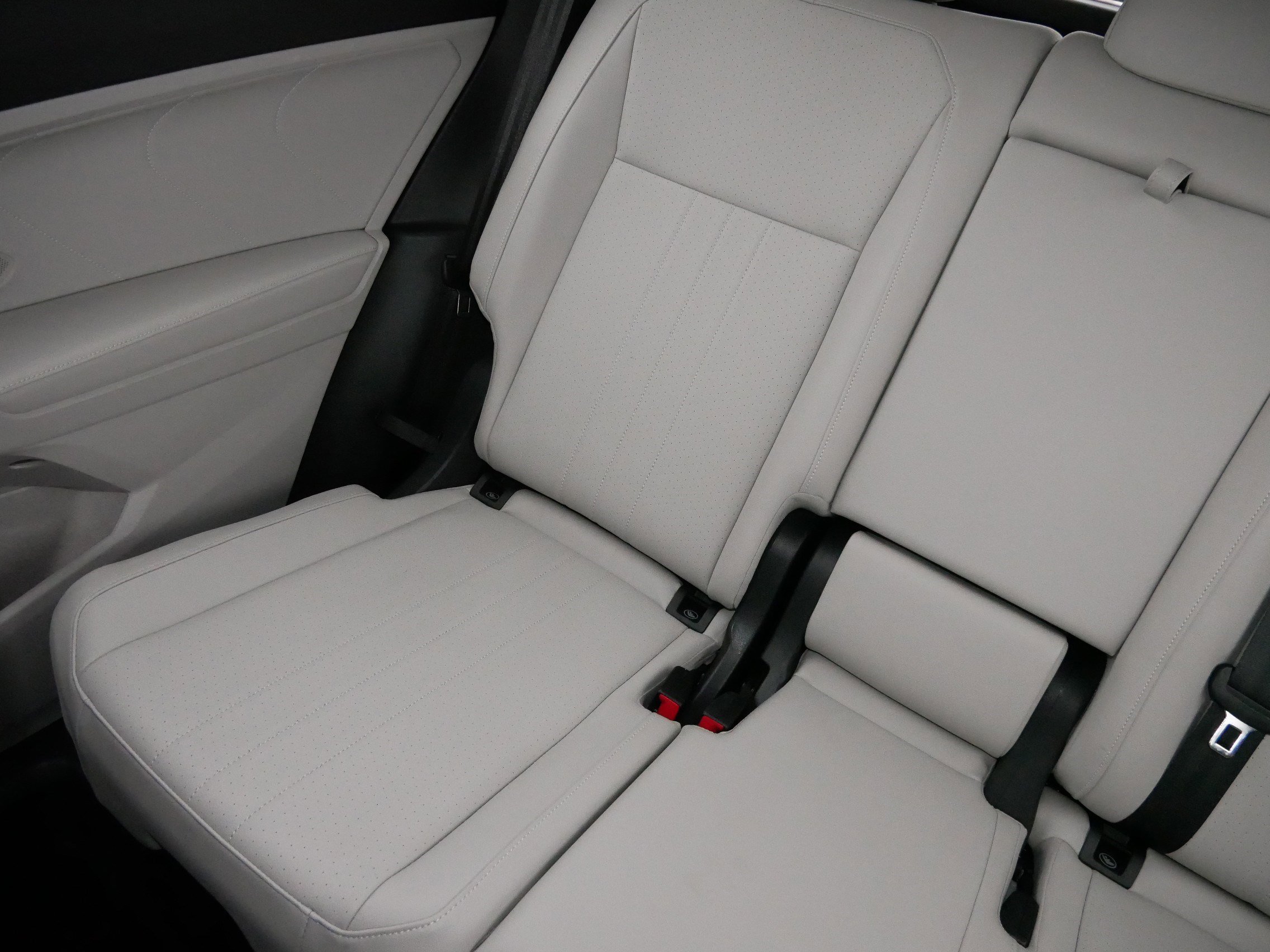 Certified 2022 Volkswagen Tiguan SE image 12